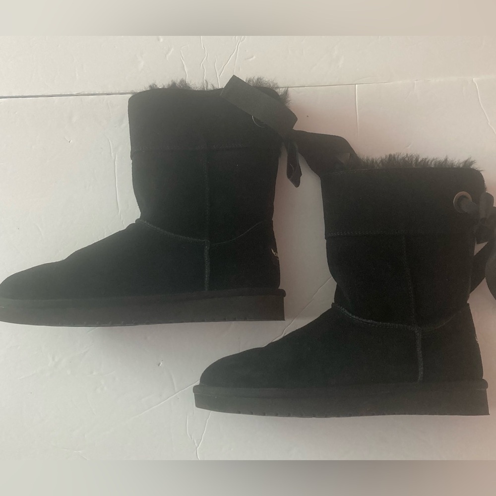 UGG SZ 7 Women's Black Suede Winter Boots faux fur lining and Bow detail - Picture 4 of 9